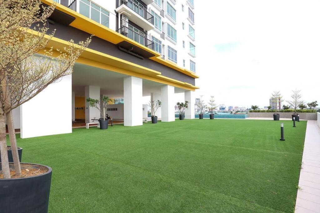 Novo 8 Residence Bachang By Heystay Management Kampong Tambak Экстерьер фото
