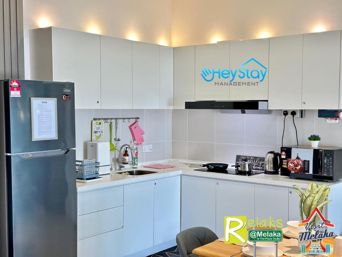Novo 8 Residence Bachang By Heystay Management Kampong Tambak Экстерьер фото